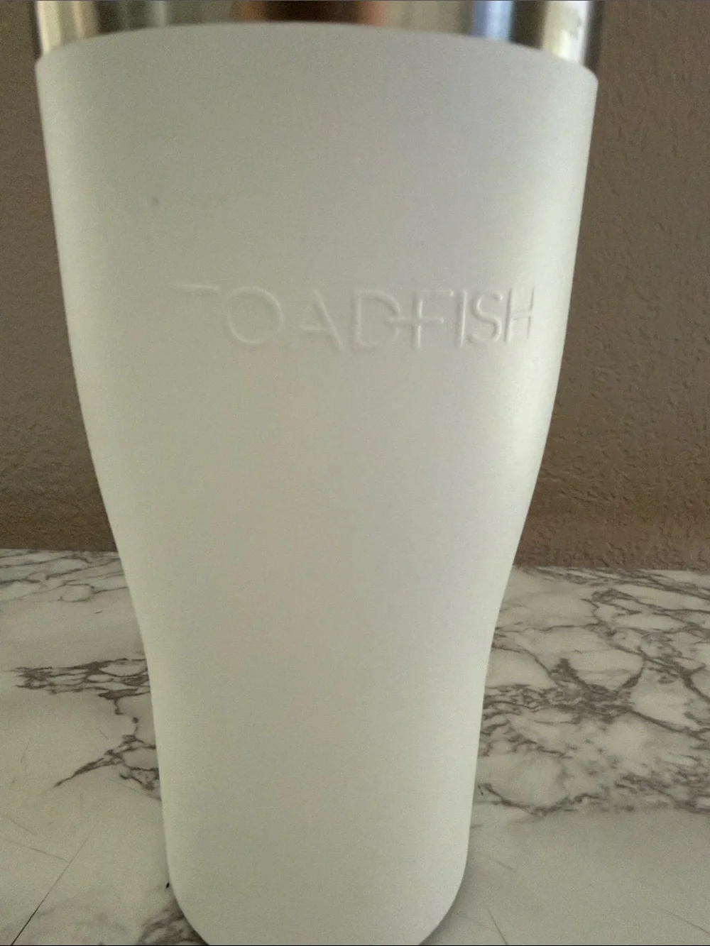 Toadfish Insulated White Non-Tipping 20oz Tumbler with Lid - Picture 6 of 6